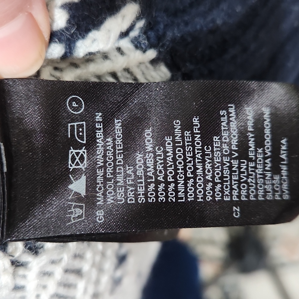 H&M Sweater - Picture 6 of 6